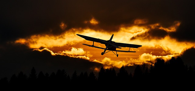 Erste Flugzeug